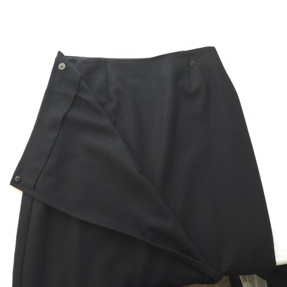 Eddie Bauer Black Skirt with Gray Accents - Picture 6 of 13